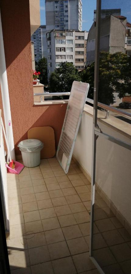 Cozy Apartament Naydenov Burgas Exterior photo