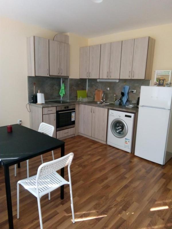 Cozy Apartament Naydenov Burgas Exterior photo
